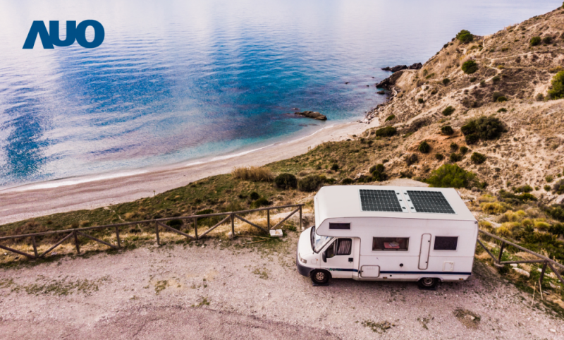 「可撓輕量化太陽光電板SunCurva」使用輕量特殊耐候型複合板取代傳統太陽能板的玻璃前板，不僅降低70%重量，每米平方僅3Kg；具有抗衝擊性能及通過電磁相容性測試，可應用於交通運輸工具，如露營車、遊艇等